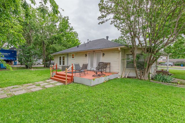 407 W 4th Street, Kaufman, TX 75142