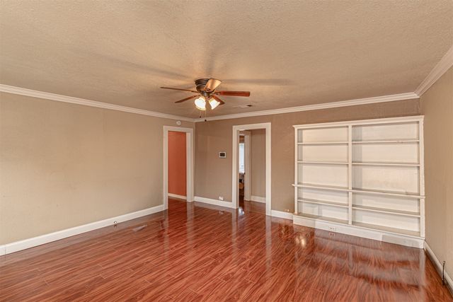 407 W 4th Street, Kaufman, TX 75142