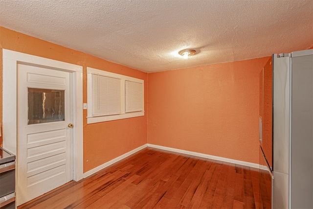 407 W 4th Street, Kaufman, TX 75142