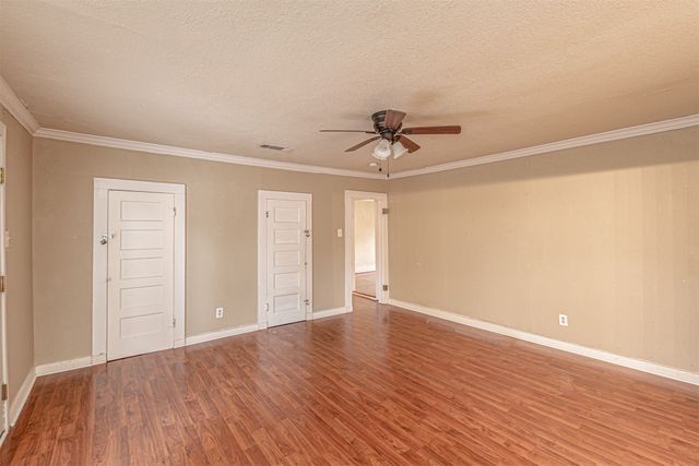 407 W 4th Street, Kaufman, TX 75142