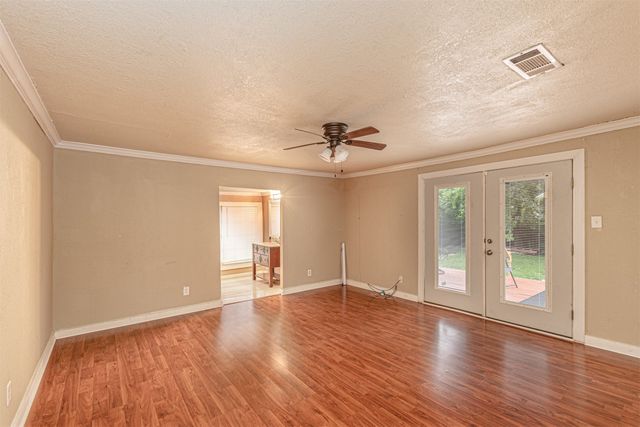 407 W 4th Street, Kaufman, TX 75142