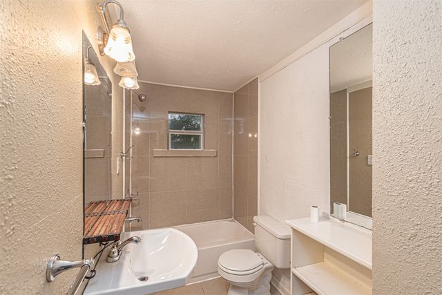 407 W 4th Street, Kaufman, TX 75142