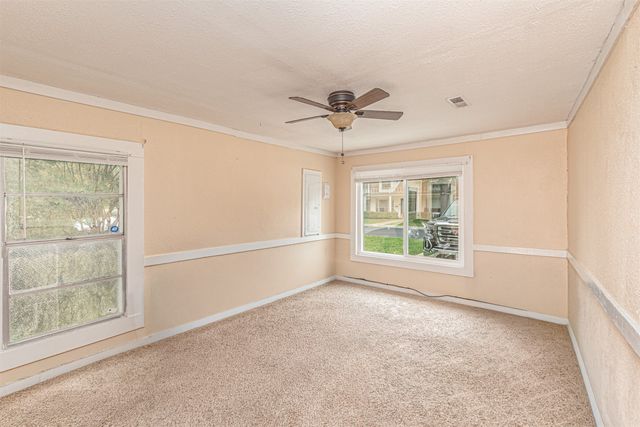 407 W 4th Street, Kaufman, TX 75142