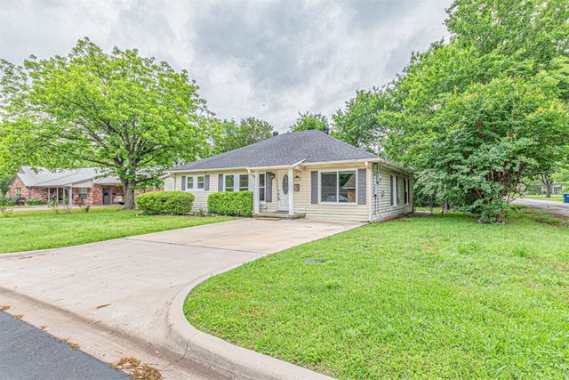 407 W 4th Street, Kaufman, TX 75142