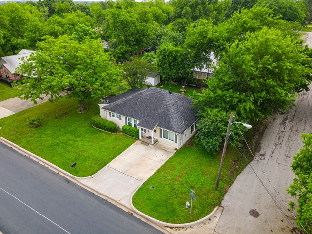 407 W 4th Street, Kaufman, TX 75142
