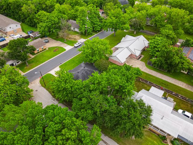 407 W 4th Street, Kaufman, TX 75142