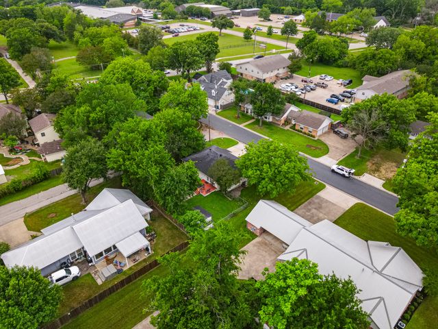 407 W 4th Street, Kaufman, TX 75142