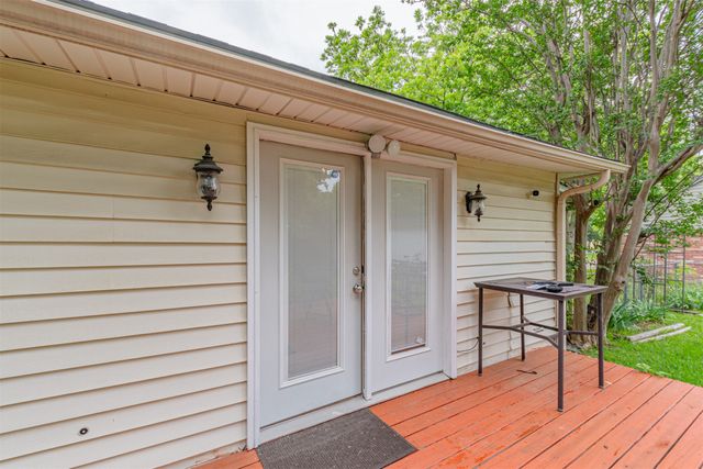 407 W 4th Street, Kaufman, TX 75142