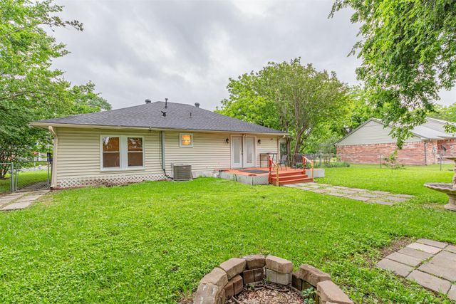407 W 4th Street, Kaufman, TX 75142