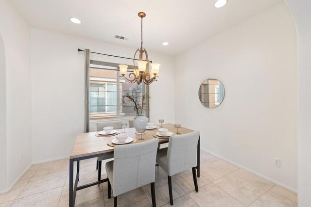 623 Calle Vibrante, Palm Desert, CA 92211