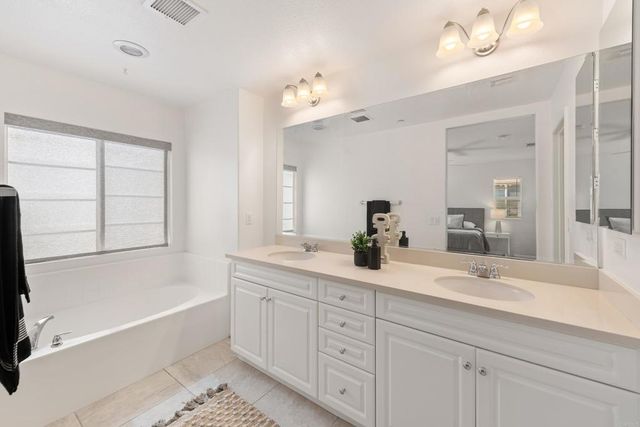 623 Calle Vibrante, Palm Desert, CA 92211
