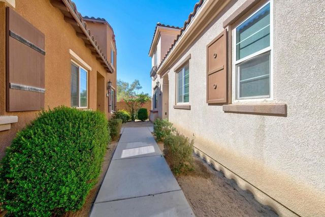 623 Calle Vibrante, Palm Desert, CA 92211
