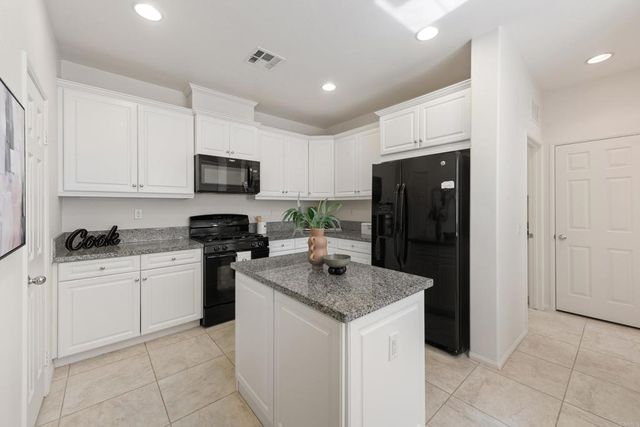 623 Calle Vibrante, Palm Desert, CA 92211