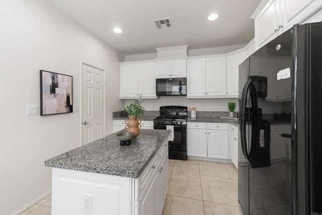 623 Calle Vibrante, Palm Desert, CA 92211