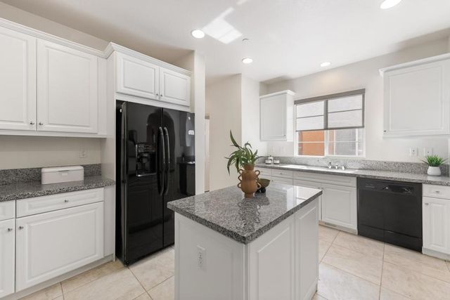 623 Calle Vibrante, Palm Desert, CA 92211
