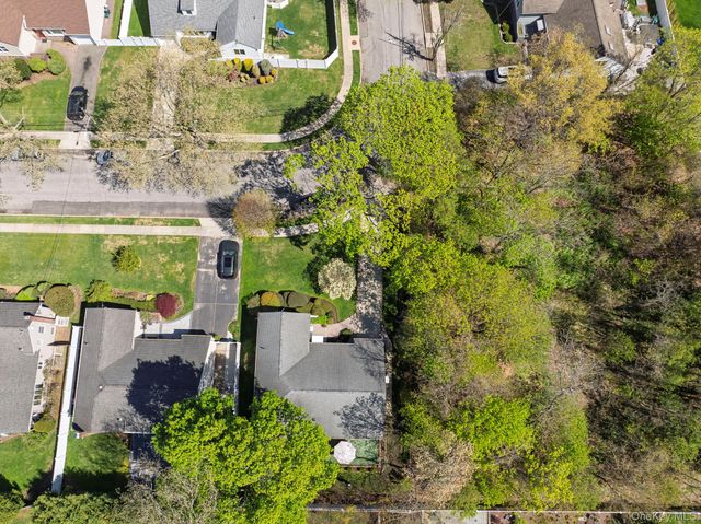 1076 Melissa Lane, North Bellmore, NY 11710