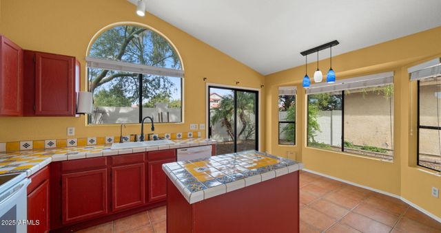 794 S MARTINIQUE Drive, Gilbert, AZ 85233