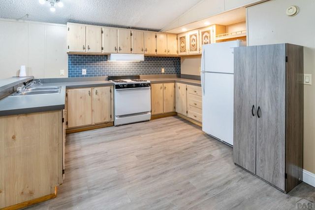 238 Seeley, La Junta, CO 81050