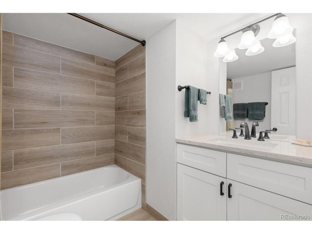 966 Highland Park Dr, Broomfield, CO 80020