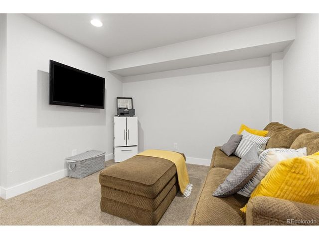 966 Highland Park Dr, Broomfield, CO 80020