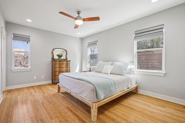 1910 E 10th ST, Austin, TX 78702