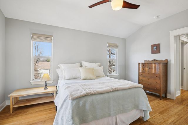 1910 E 10th ST, Austin, TX 78702