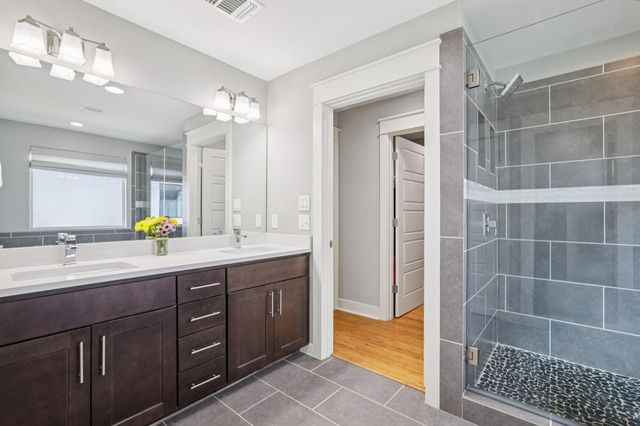 1910 E 10th ST, Austin, TX 78702