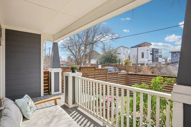 1910 E 10th ST, Austin, TX 78702