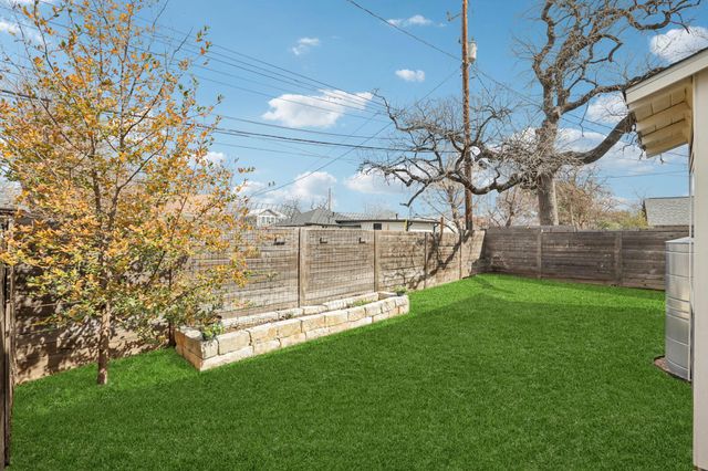 1910 E 10th ST, Austin, TX 78702