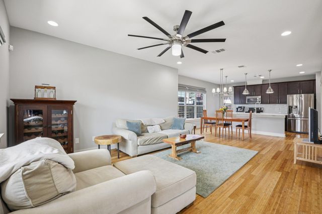 1910 E 10th ST, Austin, TX 78702