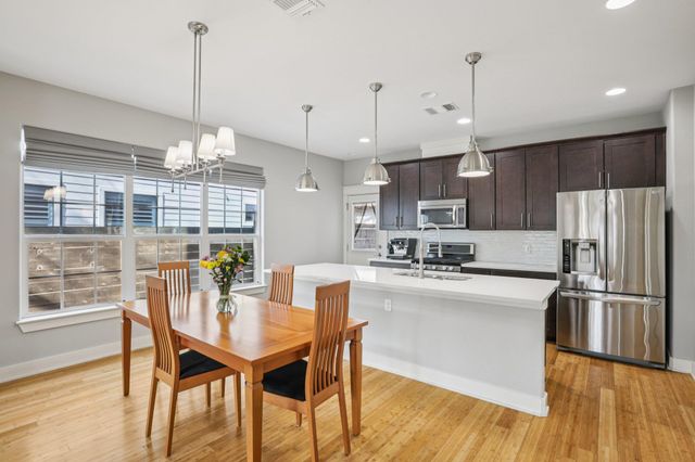 1910 E 10th ST, Austin, TX 78702