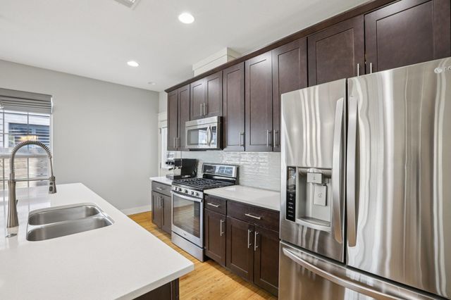 1910 E 10th ST, Austin, TX 78702