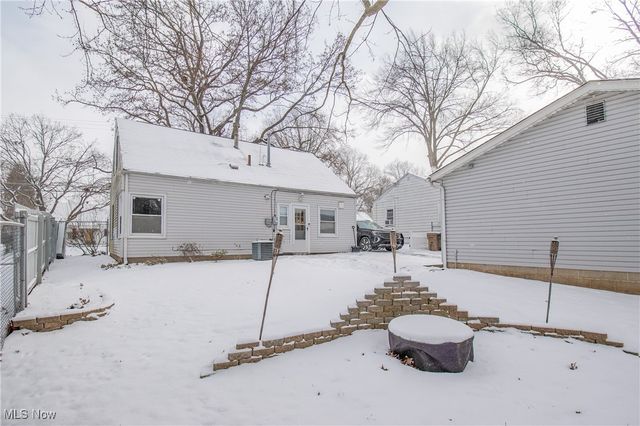 2370 Schubert Street, Cuyahoga Falls, OH 44221