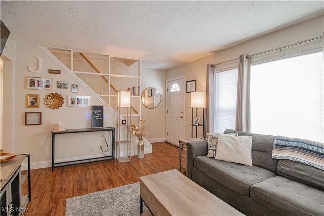 2370 Schubert Street, Cuyahoga Falls, OH 44221