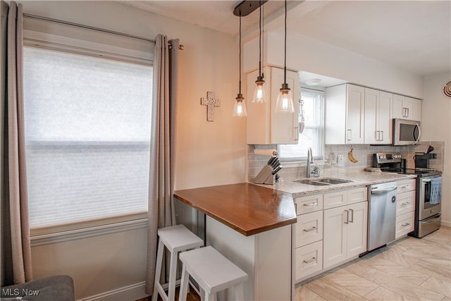 2370 Schubert Street, Cuyahoga Falls, OH 44221