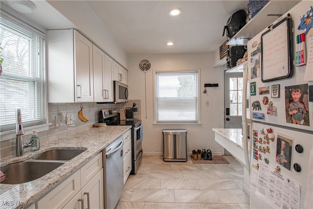 2370 Schubert Street, Cuyahoga Falls, OH 44221