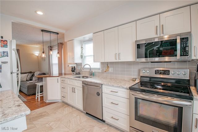 2370 Schubert Street, Cuyahoga Falls, OH 44221