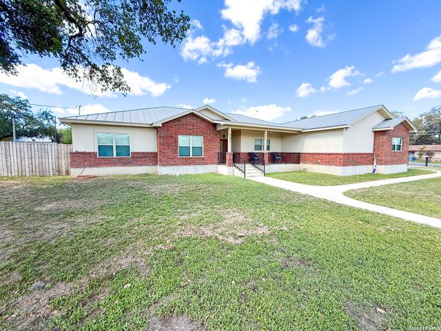 101 8th St, Natalia, TX 78059