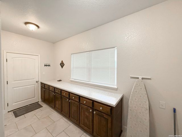 101 8th St, Natalia, TX 78059