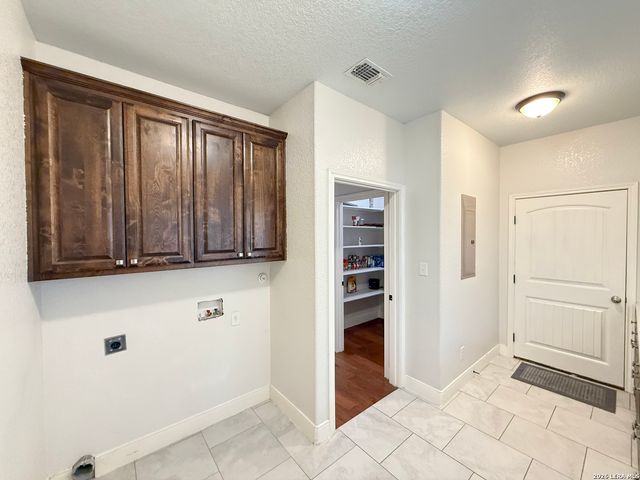 101 8th St, Natalia, TX 78059