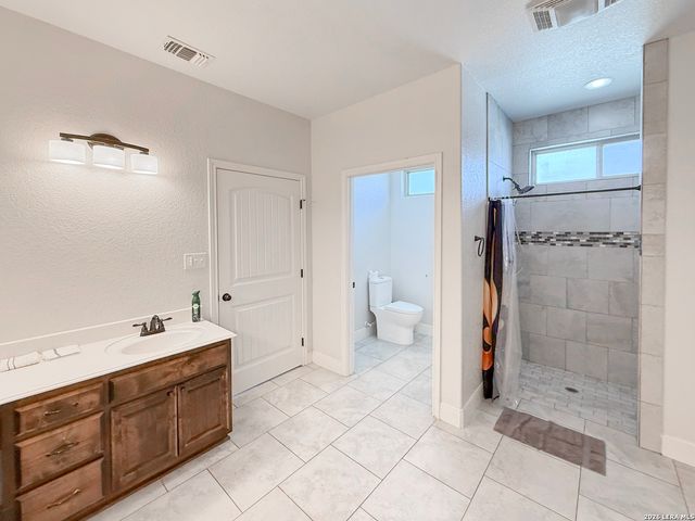 101 8th St, Natalia, TX 78059