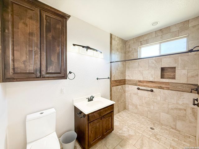101 8th St, Natalia, TX 78059
