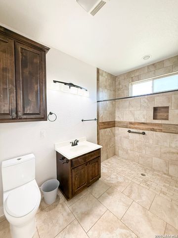101 8th St, Natalia, TX 78059
