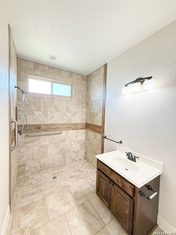 101 8th St, Natalia, TX 78059