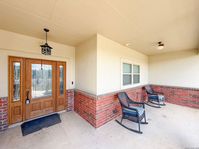 101 8th St, Natalia, TX 78059