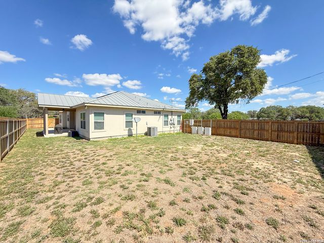 101 8th St, Natalia, TX 78059