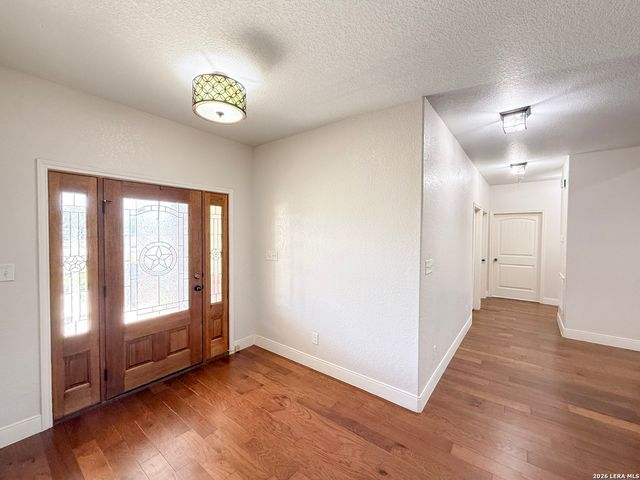 101 8th St, Natalia, TX 78059