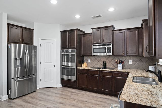 735 Sturdivant Dr, Clarksville, TN 37042