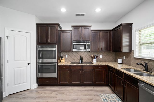 735 Sturdivant Dr, Clarksville, TN 37042