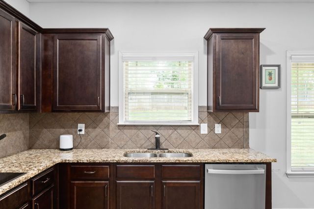 735 Sturdivant Dr, Clarksville, TN 37042